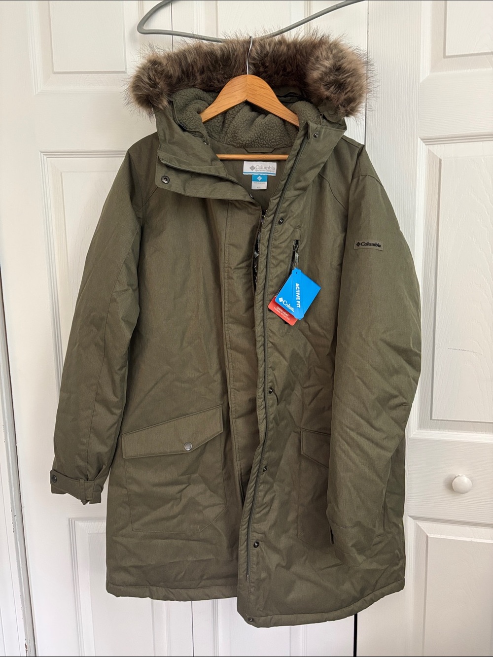 Columbia Women's Suttle Mountain Long Insulated Parka with Faux Fur Trim